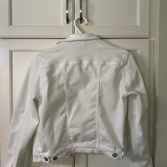 White jean jacket size xs but i’d say fits more like a small ! - Picture 2 of 2